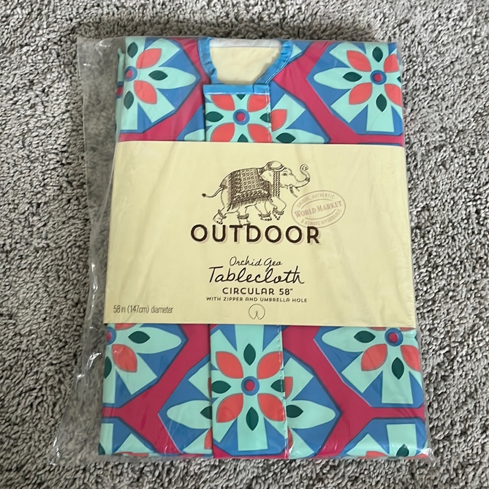 Circular outdoor table cloth